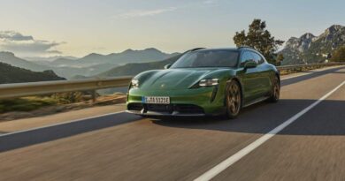 2022 Porsche Taycan adds Android Auto, auto-park option and new colors