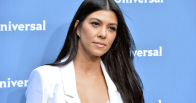 Kourtney Kardashian Net Worth 2021, Bio, Career, Family