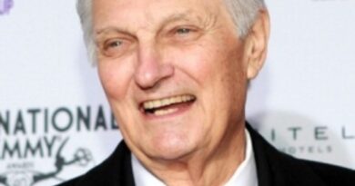 Alan Alda Net Worth – Biography, Career, Spouse And More